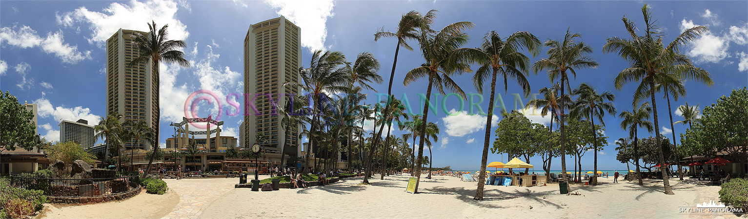 Waikiki - Ein Traumstrand mit feinem Sand, kristallklarem Wasser und wunderschönen Palmen zusammen mit einem pulsierenden Urlaubsort, wo sonst hat man diese Mischung!